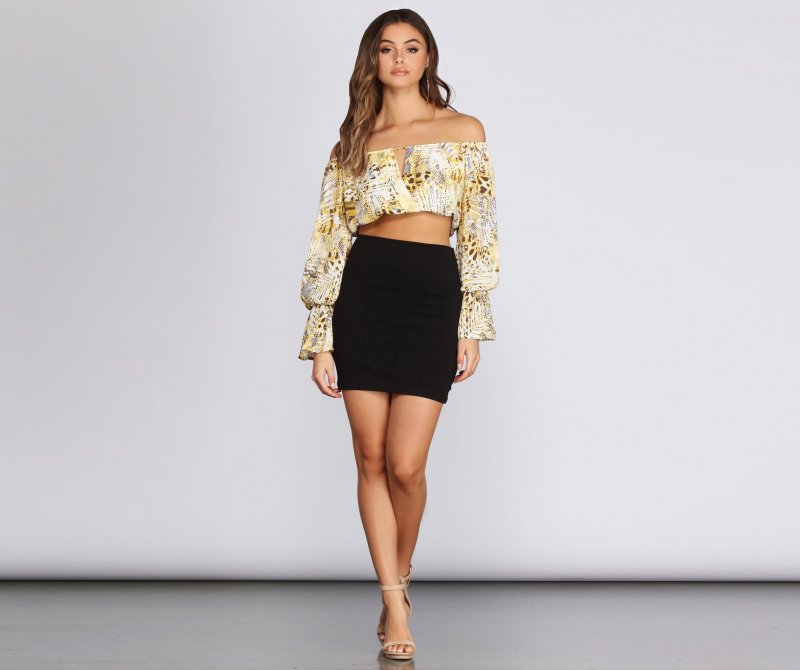 TableClothsUs Untamed Off-The-Shoulder Top