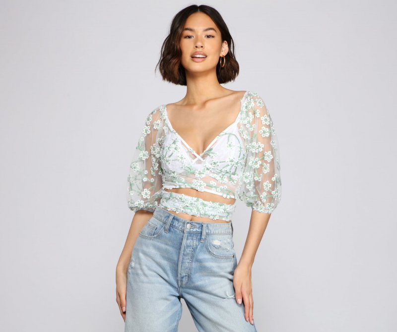 TableClothsUs Effortlessly Embroidered Floral Crop Top