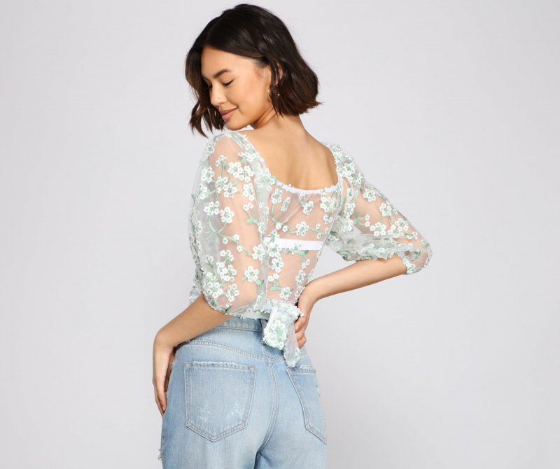 TableClothsUs Effortlessly Embroidered Floral Crop Top