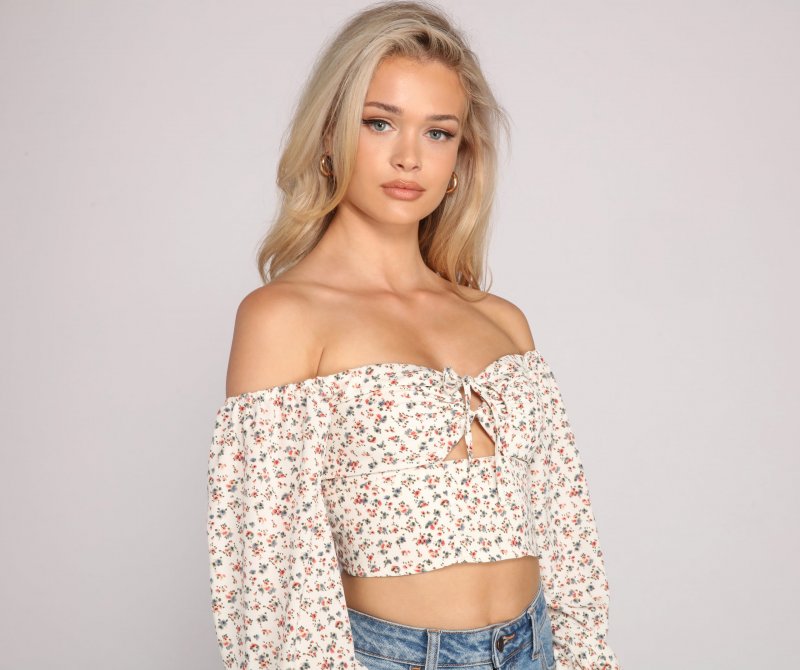 TableClothsUs Cover Me In Florals O-Ring Crop Top