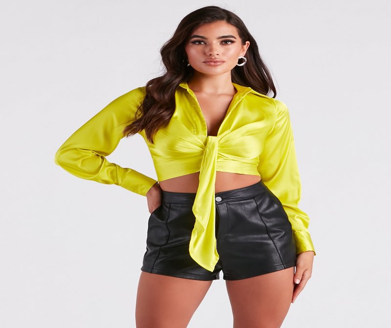 TableClothsUs Happy Hour Ready Cropped Blouse